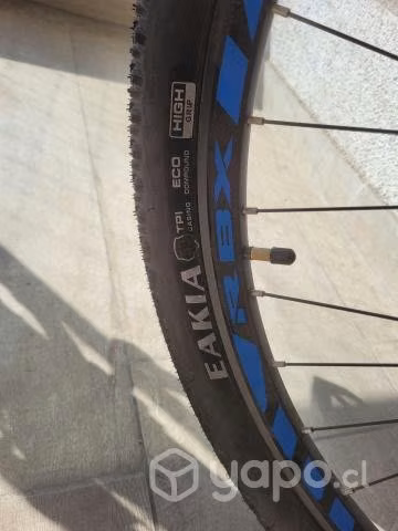 Bicicleta RBX y casco LAZER