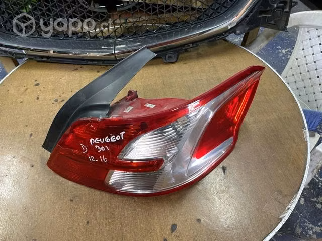 Foco trasero derecho peugeot 