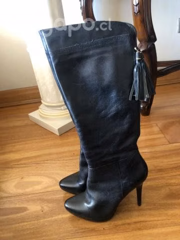 Bota negra de cuero
