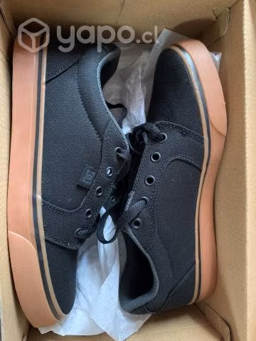 Zapatilla DC negra nueva (num: 38)