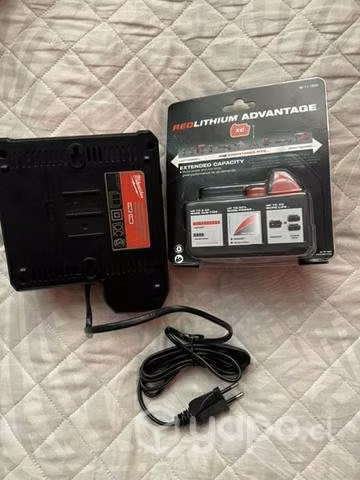 Batería y cargador milwaukee nuevo