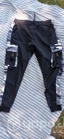 Pantalón jogger como buzo - Imagen 2