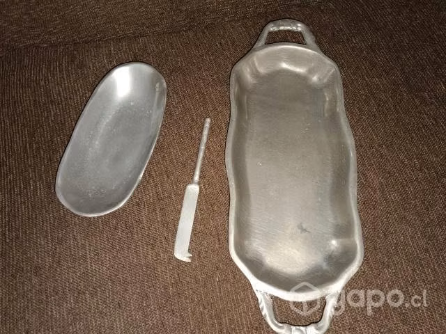 Fuente metal mantequillera y picadillos antiguas