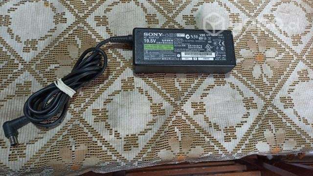 Cargador Sony Vio VGP-AC19V37 (Original) - Imagen 2