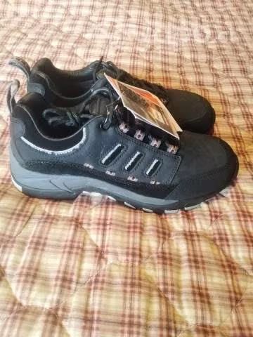 Zapatos de seguridad nuevos