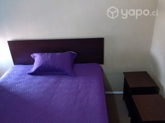 Cama dos plaza con veladores y respaldo