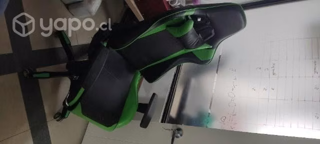 Silla gamer con ajuste de espalda y altura de braz