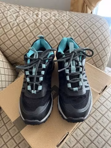 Zapatillas outdoor talla 36 Nuevas en caja