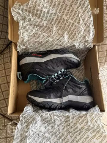 Zapatillas outdoor talla 36 Nuevas en caja