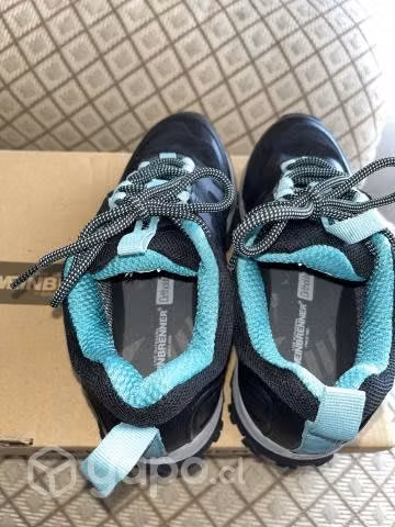Zapatillas outdoor talla 36 Nuevas en caja