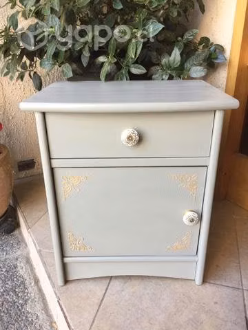 Velador gris claro, impecable, muy firme (rosen)