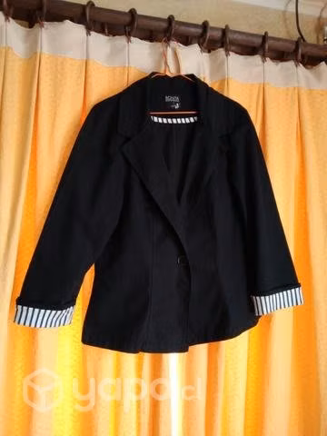 Lindo blaser color negro talla M de mujer - Imagen 3