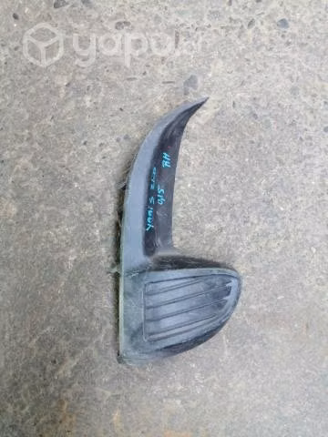 Bisel neblinero derecho toyota yaris original