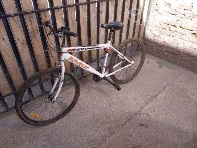 Bicicleta aro 26 blanca - Imagen 2