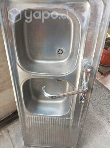 Lavaplatos con llave y flexibles.llegar e instala