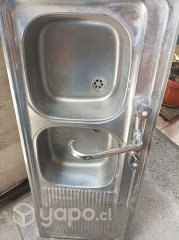 Lavaplatos con llave y flexibles.llegar e instala