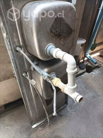 Lavaplatos con llave y flexibles.llegar e instala