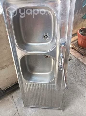 Lavaplatos con llave y flexibles.llegar e instala