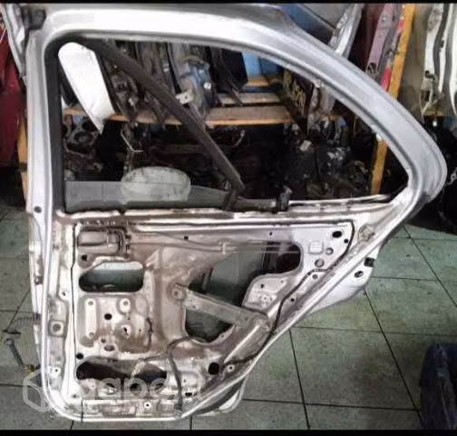 Puerta Trasera Derecha Nissan Sentra