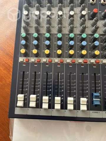 Mesa de sonido soundcraft