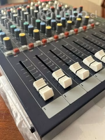 Mesa de sonido soundcraft