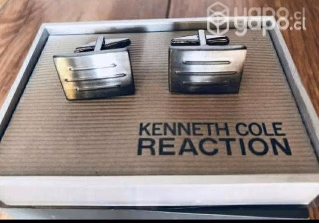 Colleras Kenneth Cole