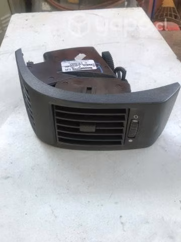 Rejilla ventilac costado izquier tablero Peugeot