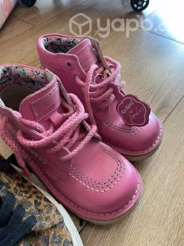 Lindos zapatos kikers niña