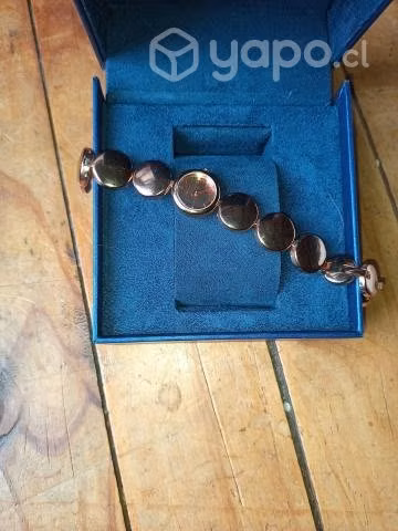 Reloj pulsera marca Donna Karan modelo NY 8868