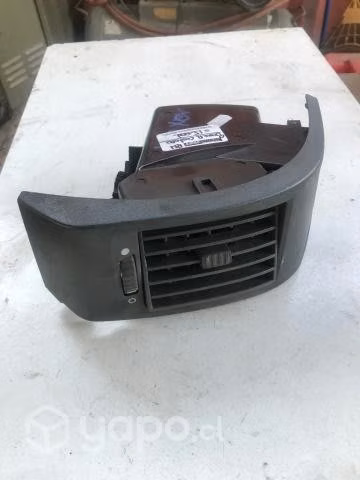 Rejilla ventilacion costado derecho tablero Peugeo