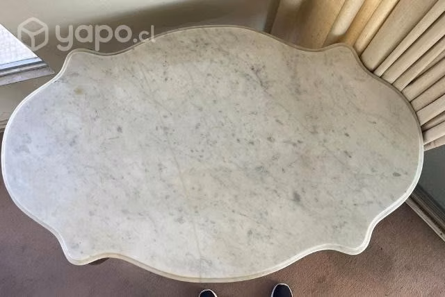Mesa antigua de madera con cubierta de mármol. - Imagen 3