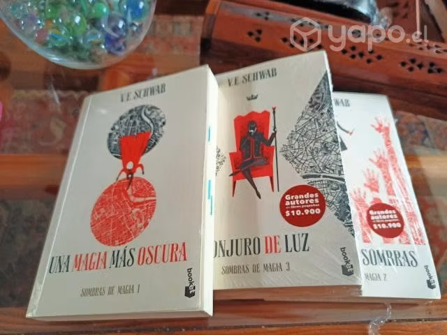Trilogía Sombras de Magia de V.E.Schwab