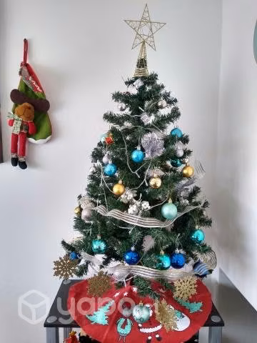 Árbol de navidad con adornos - Imagen 2