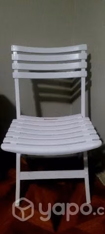Sillas pegables blancas
