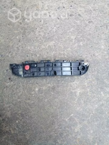 Mensula delantera derecha toyota fortuner original