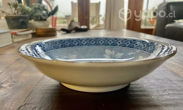Plato decorativo Peonías. Porcelana japonesa