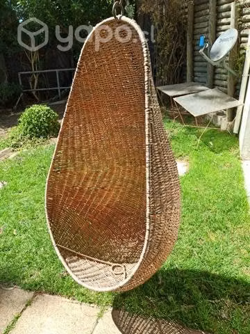 Hamaca de mimbre tipo huevo impecable
