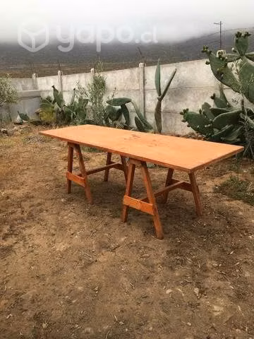 Mesa y bancas con Mantel y caminos