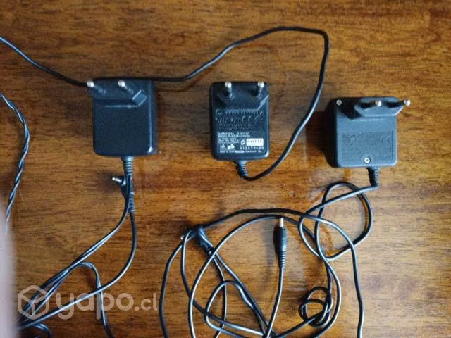 Celular Motorola Antiguo con cargador