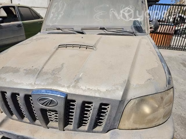 Capot mahindra pick up