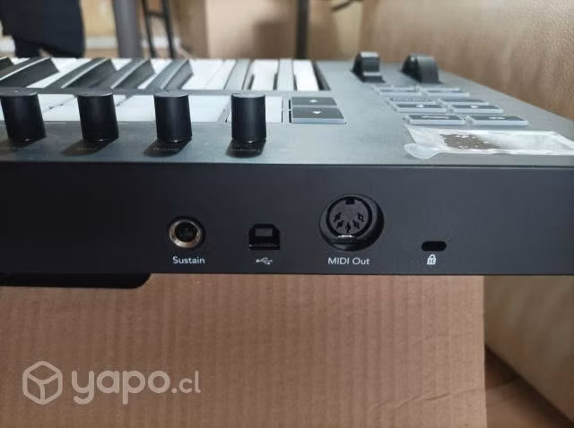 Controlador MIDI Novation Launchkey 49 teclas