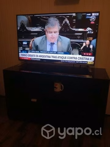 Smart TV y cama americana