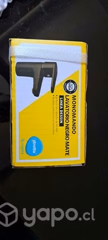 Llave lavamanos monomando negro mate