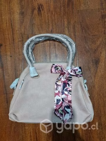 Hermosas carteras y mochilas cyzone