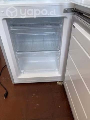REFRIGERADOR MIDEA BOTTOM 167lts