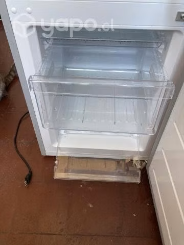 REFRIGERADOR MIDEA BOTTOM 167lts