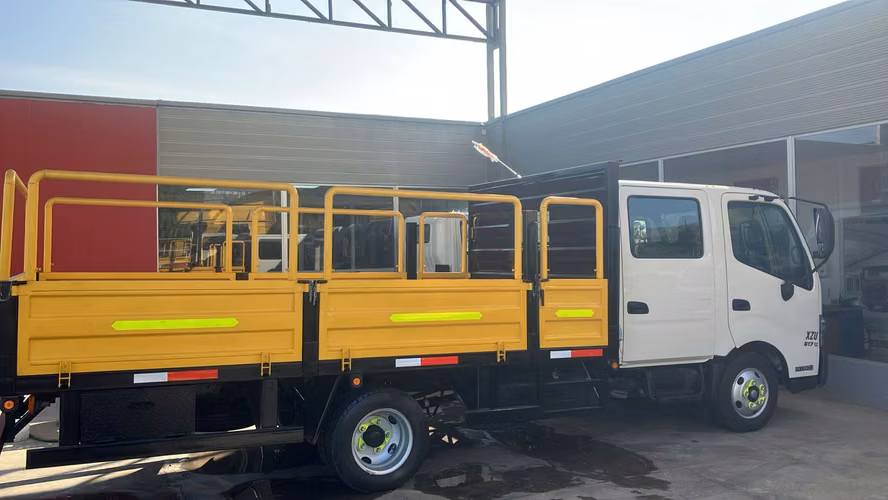 Arriendo Hino Doble Cabina 2024
