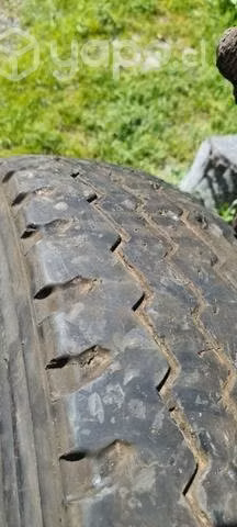 Buen Neumatico con llanta triangle 11R 22.5 usado