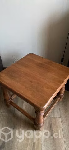 Mesa de centro y una mesa lateral