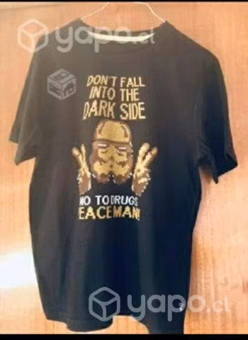 Polera negra con diseño talla S